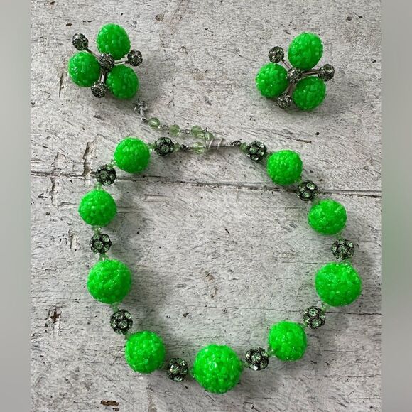 Vintage Rare Vendome Glowing Green Popcorn Bead Necklace And Earrings Set 1960s - Picture 1 of 9